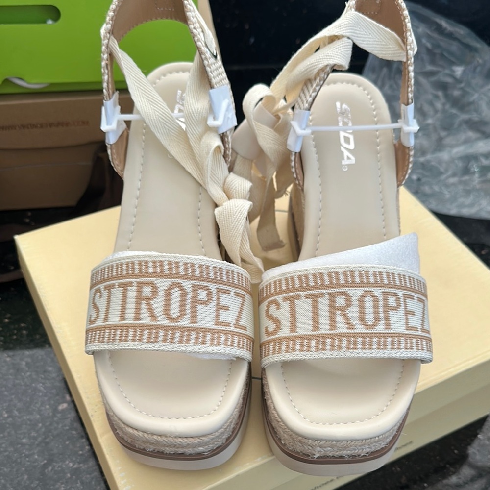 Soda Women's Tan Sandals